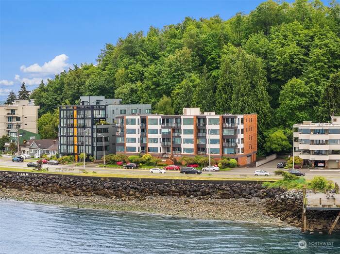 Lead image for 1140 Alki Avenue SW #302 Seattle