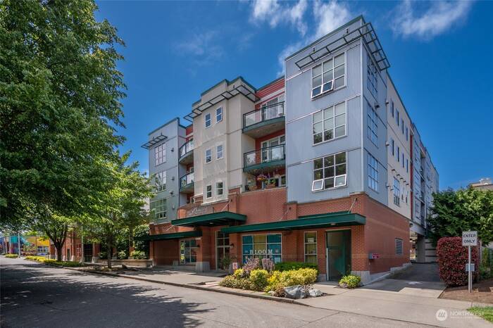 Lead image for 2331 42nd Avenue SW #304 Seattle