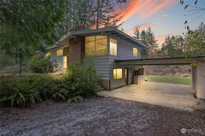 Lead image for 16075 109th Avenue SW Vashon