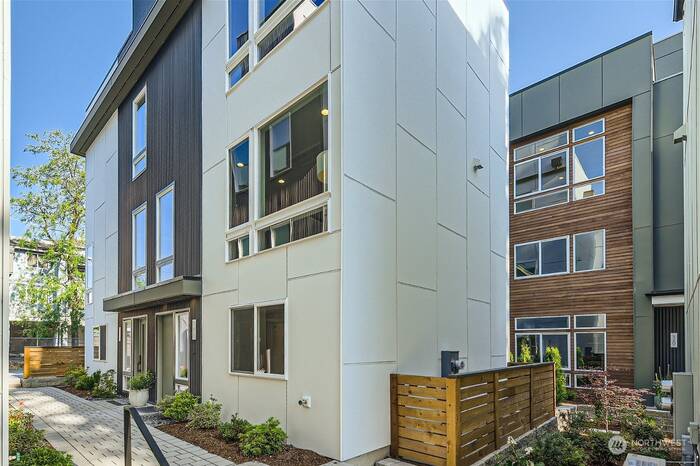 Lead image for 523 22nd Avenue #B Seattle