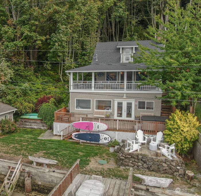 Lead image for 27704 Manzanita Beach Road SW Vashon