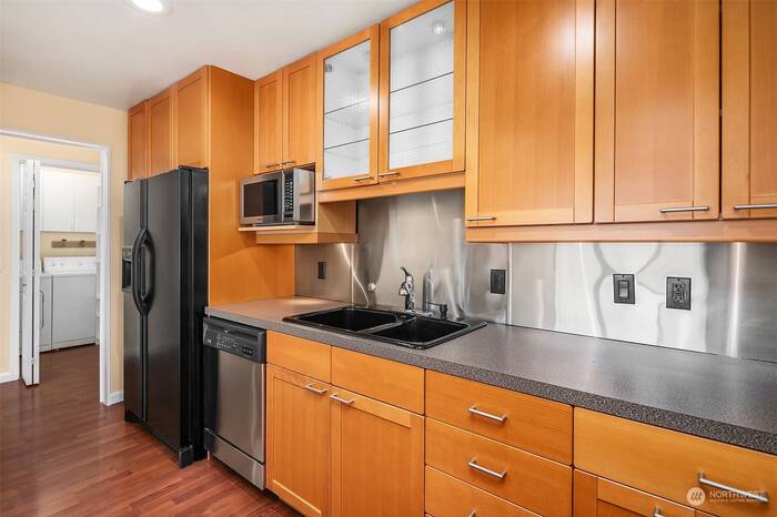 Lead image for 2104 Alki Avenue SW #403 Seattle