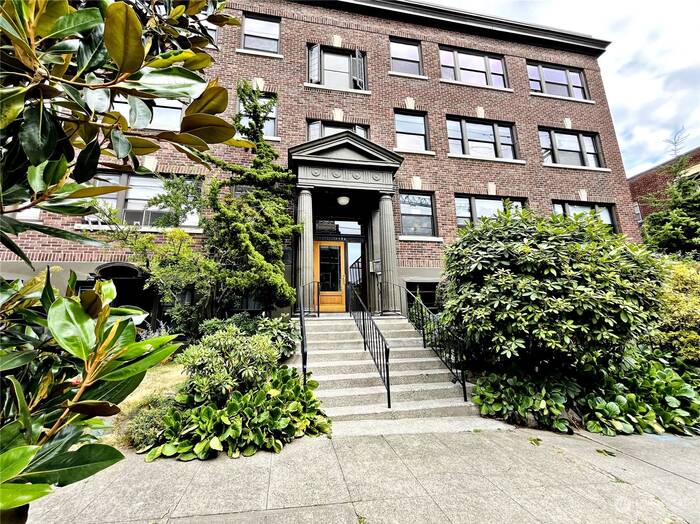 Lead image for 1136 13th Avenue #104 Seattle