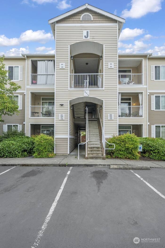 Lead image for 18615 101st Avenue E #J 262 Puyallup