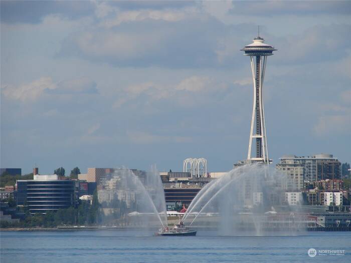 Lead image for 1005 Harbor Avenue SW #401 Seattle